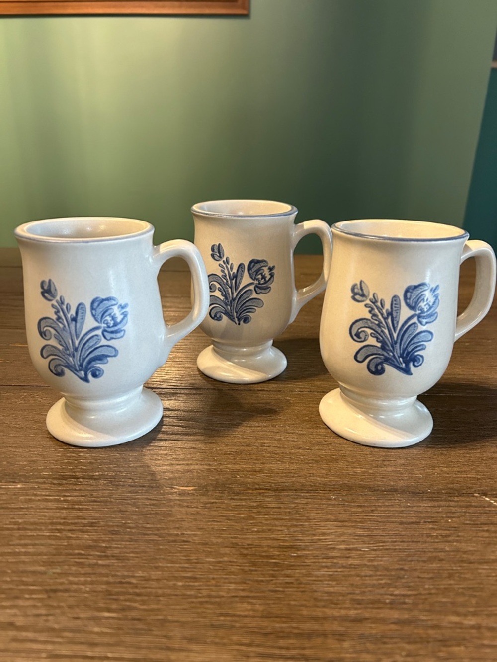 Pfaltzgraff Yorktowne pedestal coffee mugs footed vintage group of 3
